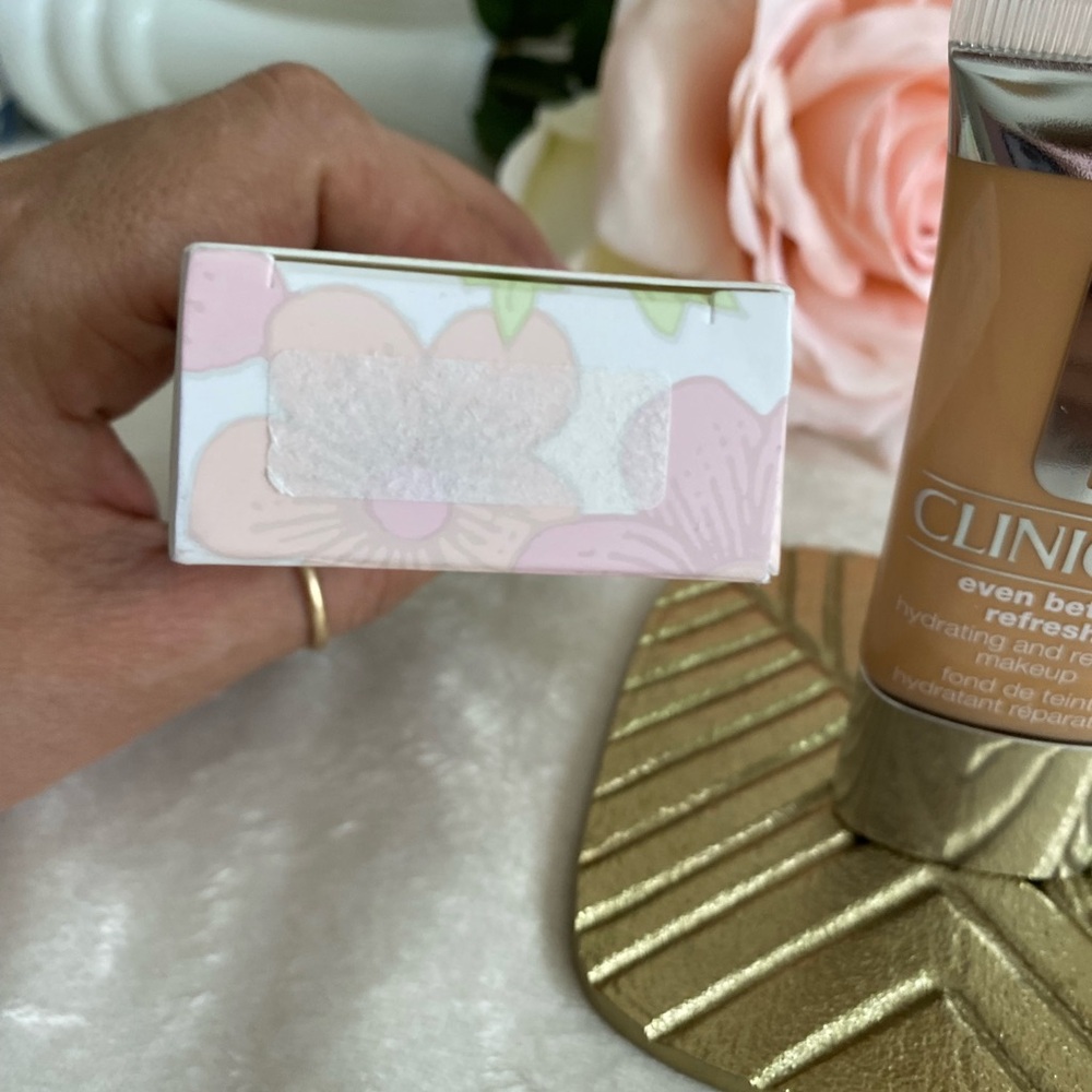 Clinique Even Better Refresh Foundation WN 44 TEA - Picture 5 of 7